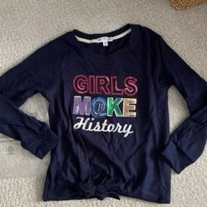 “Girls make history” shirt